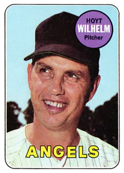 1969 Topps #565 Hoyt Wilhelm PSA 8