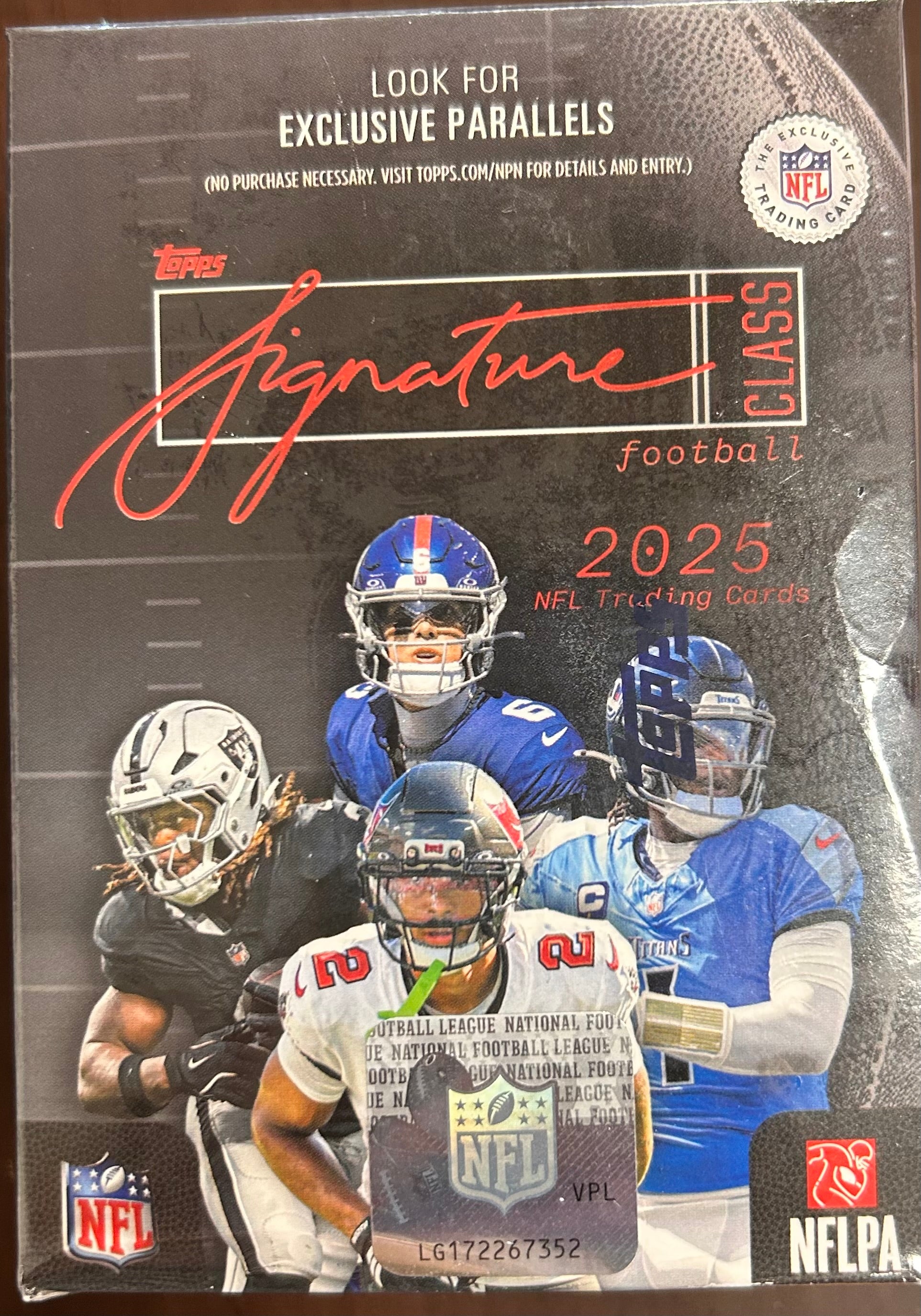 2025 Topps Signature Class Football Blaster Box
