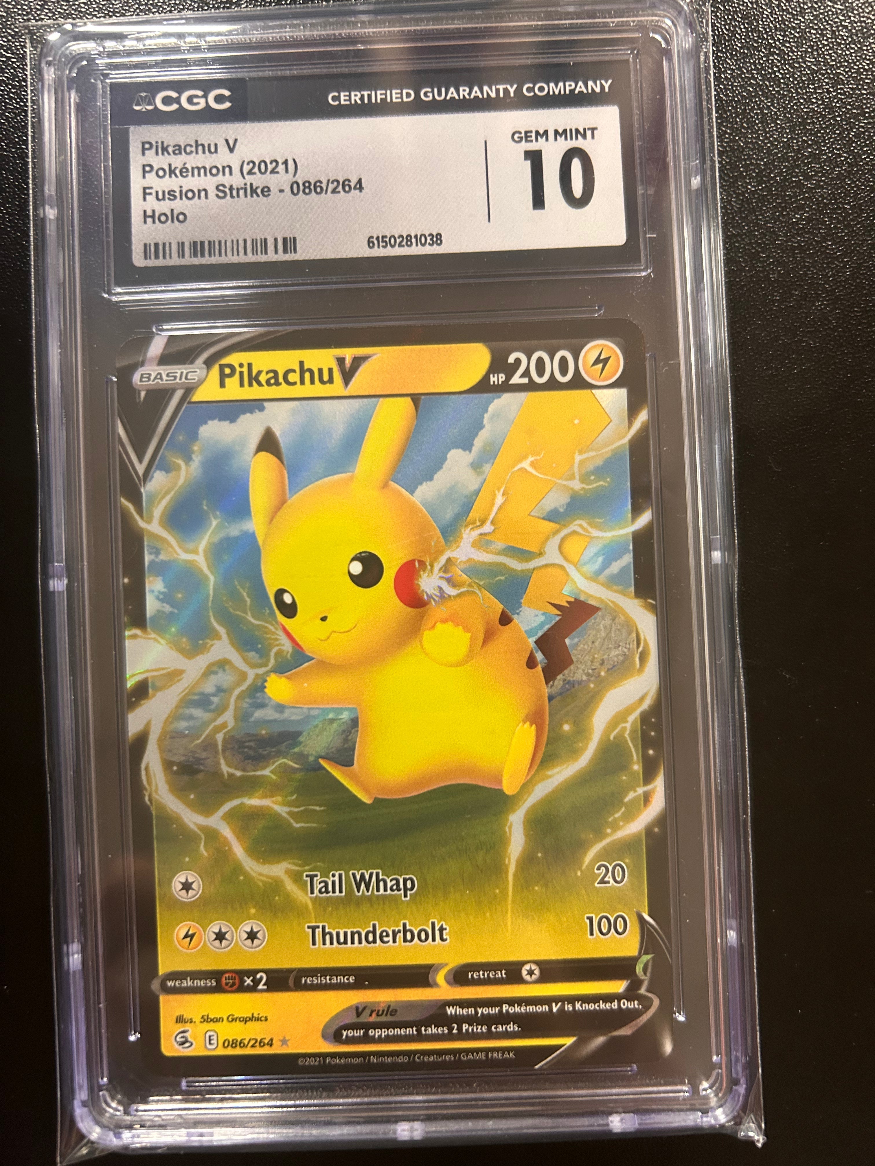 Pikachu V Pokémon (2021) Fusion Strike 086/264 Holo